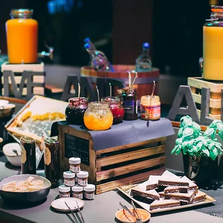 Hotel Me And Dusseldorf, By Hyatt 4*