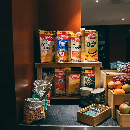 Hotel Me And Dusseldorf, By Hyatt 4*