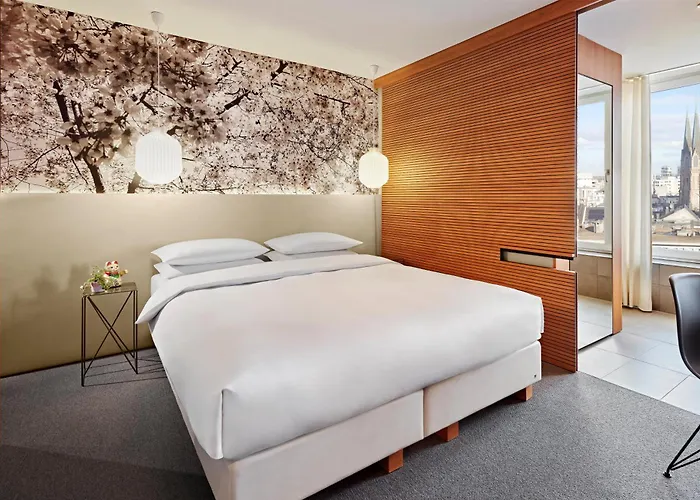 Me And Dusseldorf, By Hyatt 4*